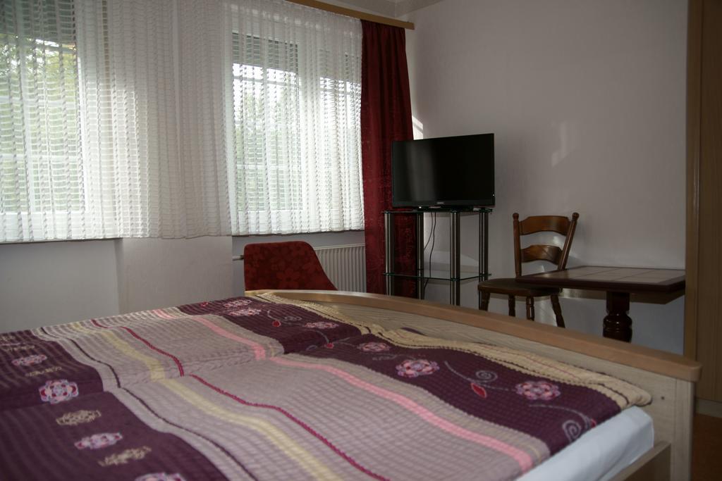 Hotel Alte Winzerschenke Bruttig-Fankel Exterior foto
