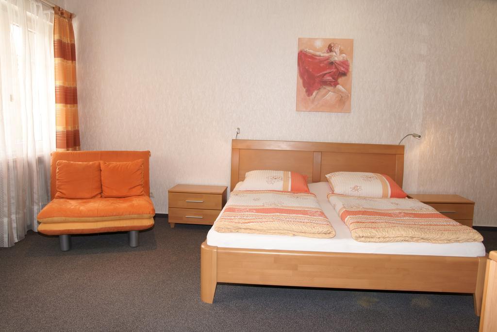 Hotel Alte Winzerschenke Bruttig-Fankel Exterior foto